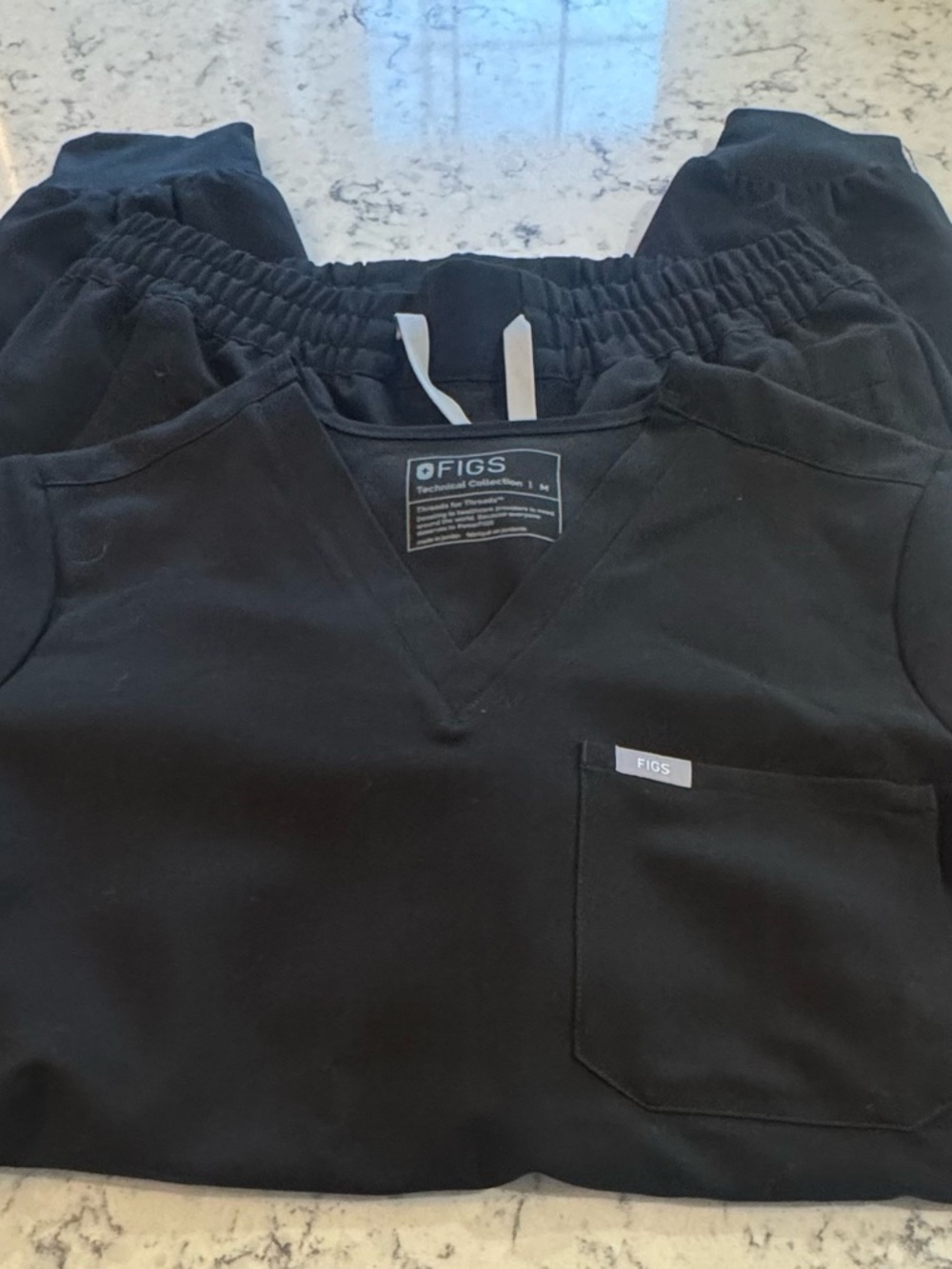 FIGS Scrub set. Catarina top M / Uman relaxed jogger pants M. Gray drawstring.